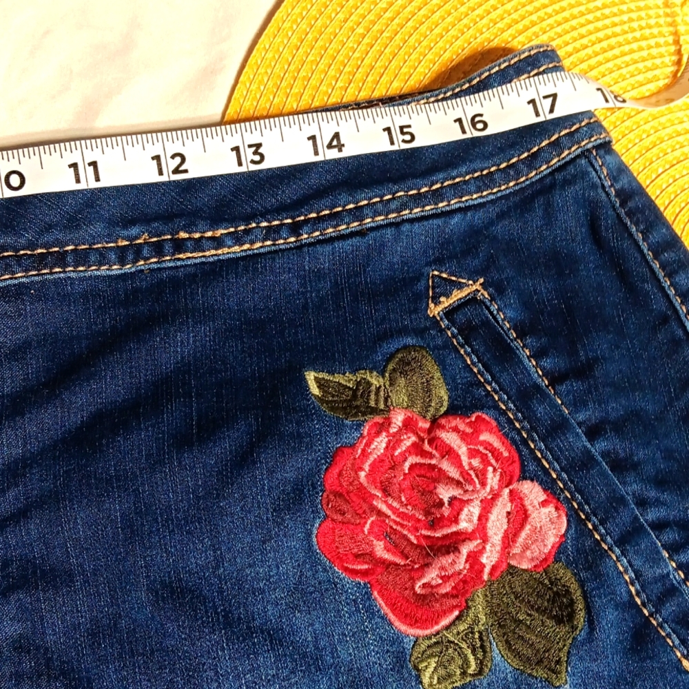 EUC INC denim embroidered skirt - Picture 3 of 9